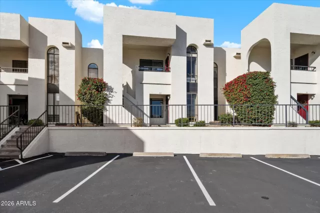 MLS: 6966495 Condo For Sale