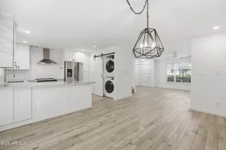 Photo #6: 6966769 Listing