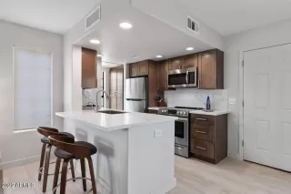 Photo #4: 6967027 Listing 