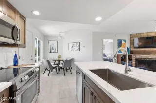 Photo #6: 6967027 Listing 