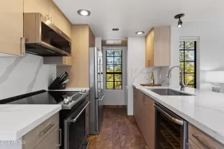 Photo #5: 6967029 Listing