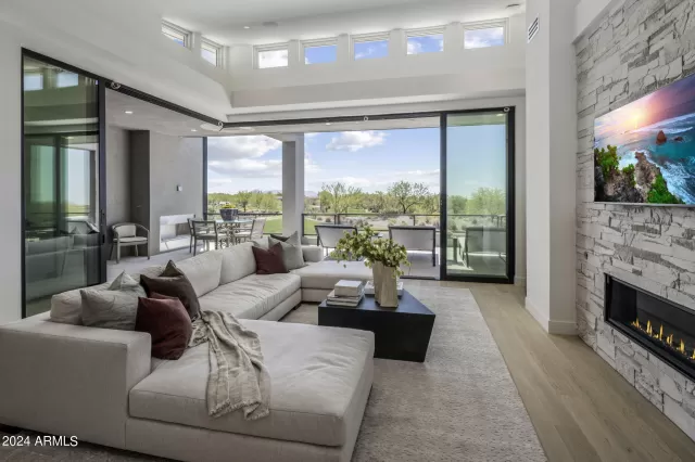 MLS: 6967277 Condo For Sale