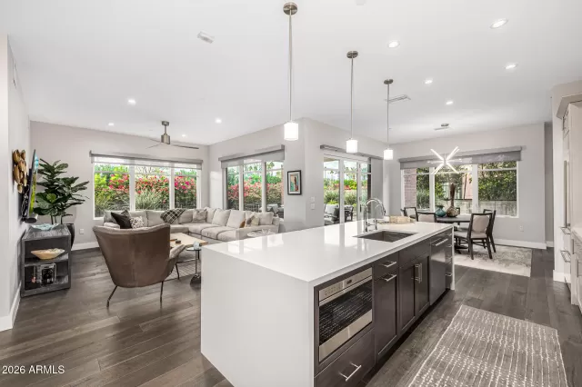 MLS: 6967332 Condo For Sale