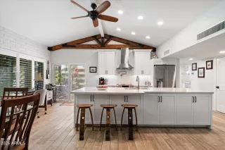 Photo #6: 6967333 Listing 