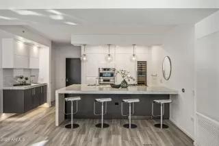 Photo #4: 6967777 Listing