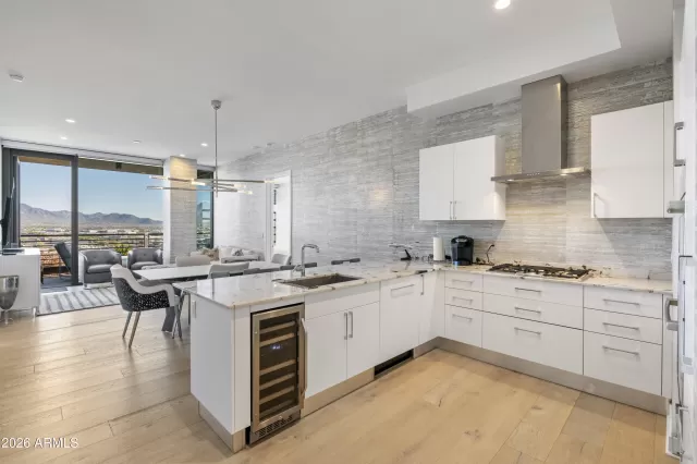 MLS: 6968391 Condo For Sale