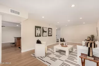 Photo #4: 6968555 Listing