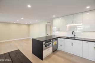 Photo #5: 6968646 Listing 