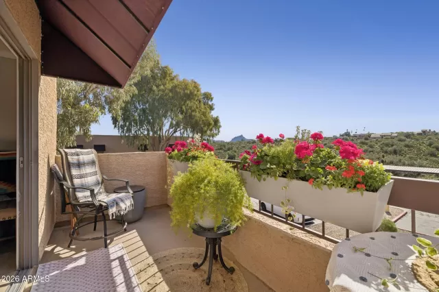 MLS: 6969310 Condo For Sale