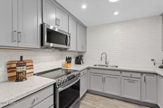 Photo #6: 6970124 Listing 