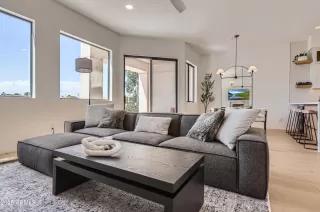 Photo #5: 6971073 Listing 