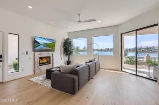 Photo #6: 6971073 Listing 