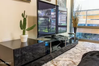 Photo #5: 6971886 Listing