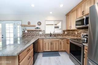 More Details about MLS # 6972428 : 5910 N 86TH STREET