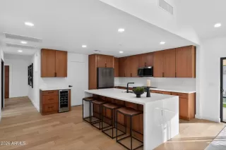 Photo #5: 6972567 Listing 