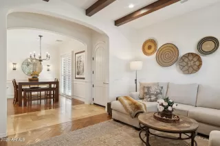 Photo #5: 6972617 Listing