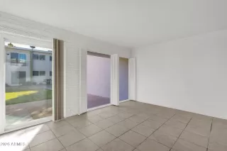 Photo #5: 6972689 Listing