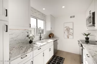 Photo #5: 6972716 Listing