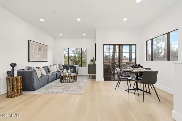 MLS: 6973492 Condo For Sale