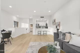 Photo #3: 6973492 Listing