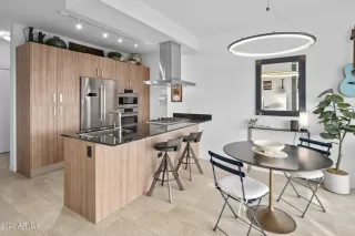 Photo #2: 6973588 Listing