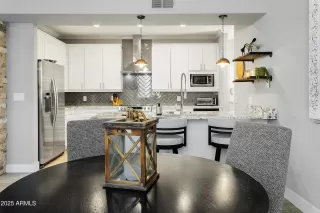 Photo #6: 6974052 Listing