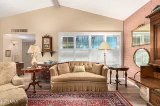 Photo #4: 6974527 Listing