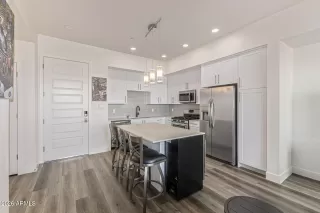 Photo #5: 6974597 Listing