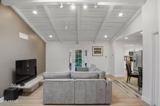 Photo #6: 6974951 Listing 