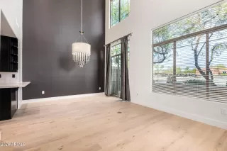 Photo #5: 6975334 Listing