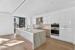 Photo #3: 6975938 Listing