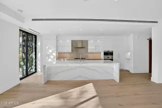 Photo #4: 6975938 Listing