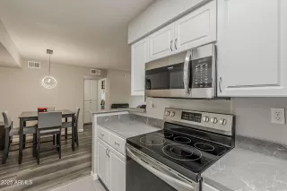 Photo #4: 6976153 Listing 