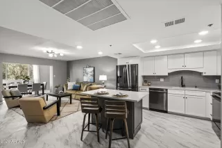 Photo #4: 6976197 Listing