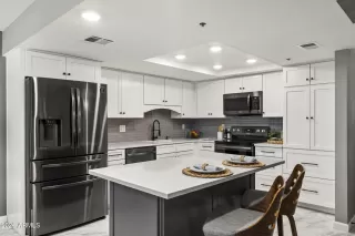 Photo #5: 6976197 Listing