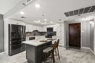 Photo #6: 6976197 Listing