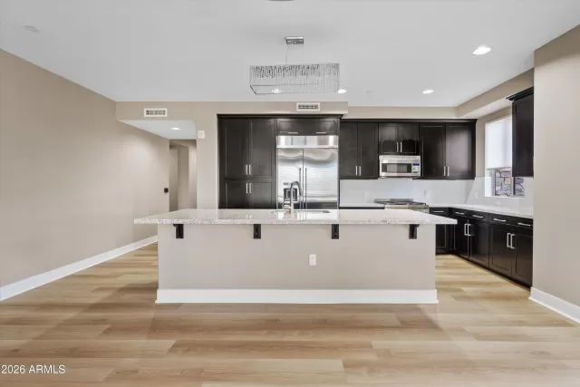 MLS: 6976298 Condo For Sale