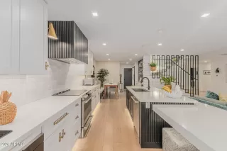 Photo #2: 6976309 Listing 