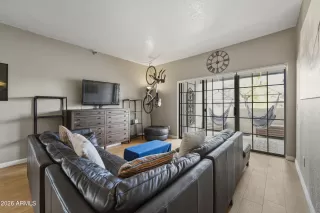 Photo #6: 6976509 Listing