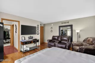 Photo #5: 6976814 Listing