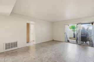 Photo #3: 6976885 Listing