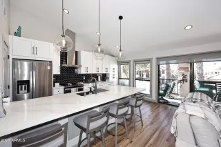 Photo #5: 6976897 Listing 