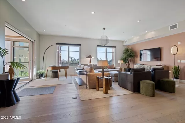 MLS: 6977158 Condo For Sale