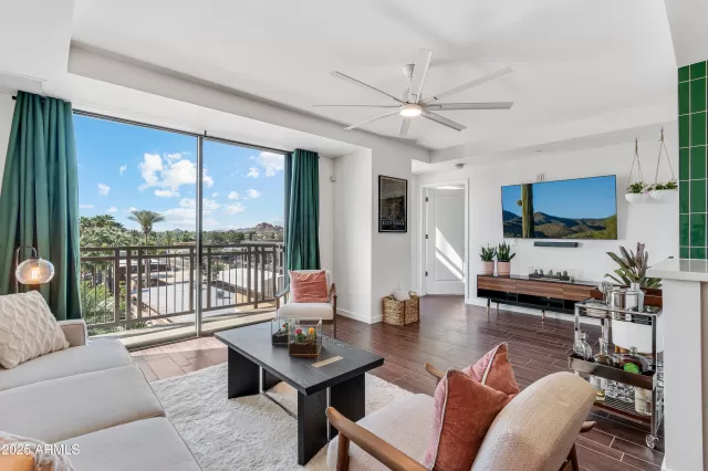 MLS: 6977523 Condo For Sale