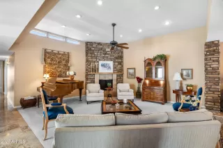 Photo #6: 6977616 Listing