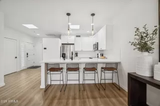 Photo #5: 6977901 Listing