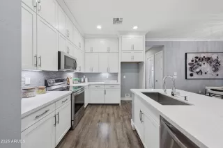 Photo #5: 6977976 Listing 