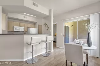 Photo #6: 6978985 Listing 