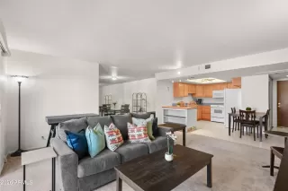 Photo #4: 6979402 Listing