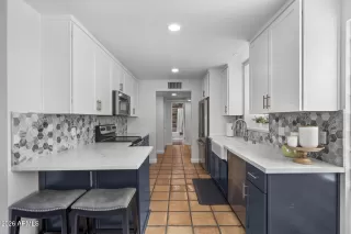 Photo #5: 6979570 Listing 